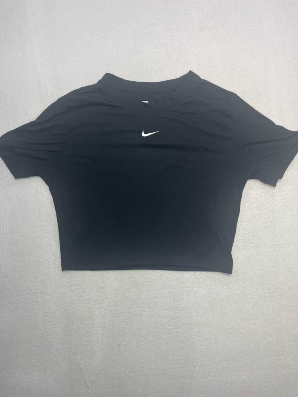 Nike Women's Black Cropped Tee Slim Fit S Small Swoosh Logo Athleisure